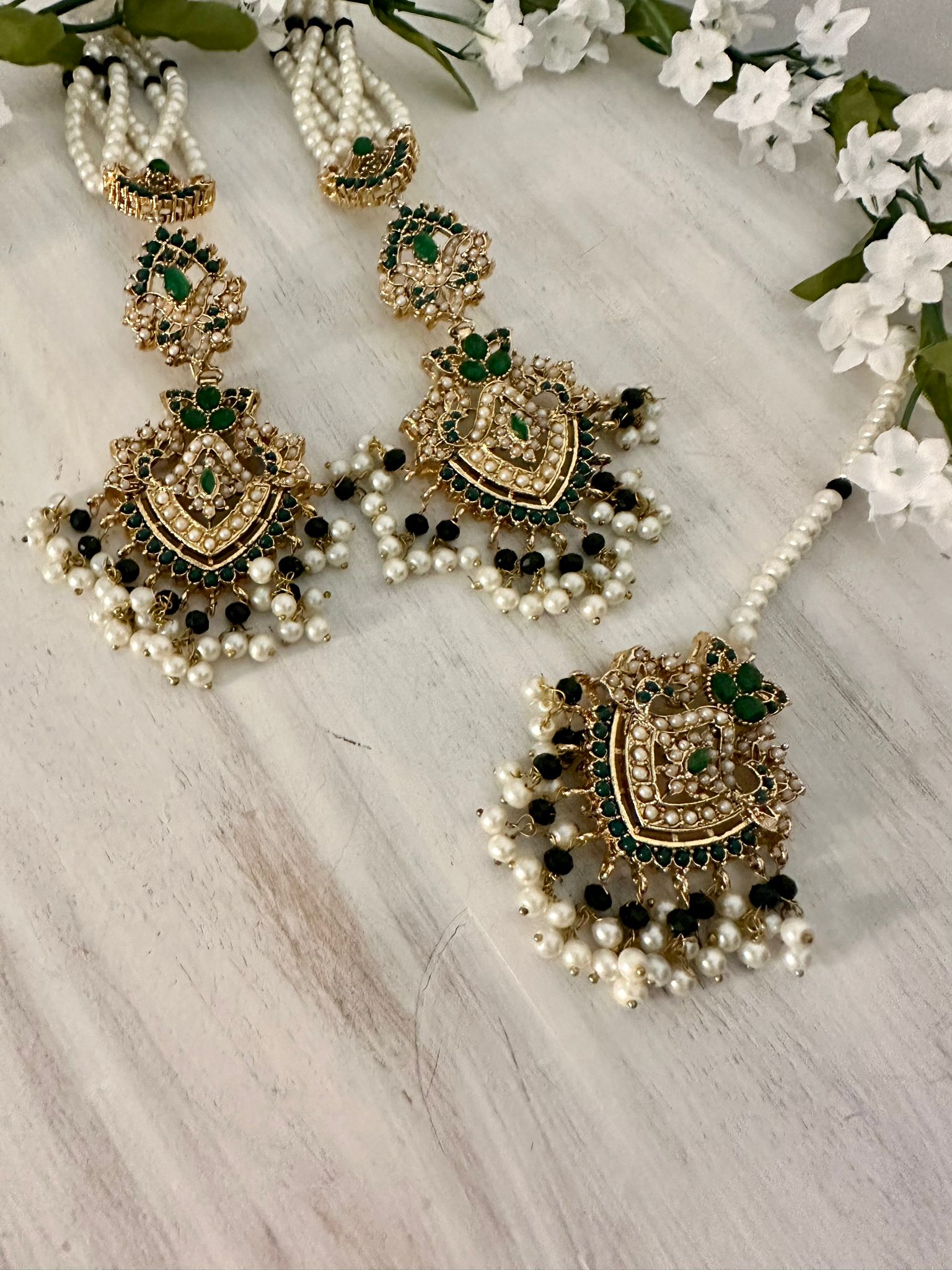 Safah’-Traditional style long earrings with Teeka